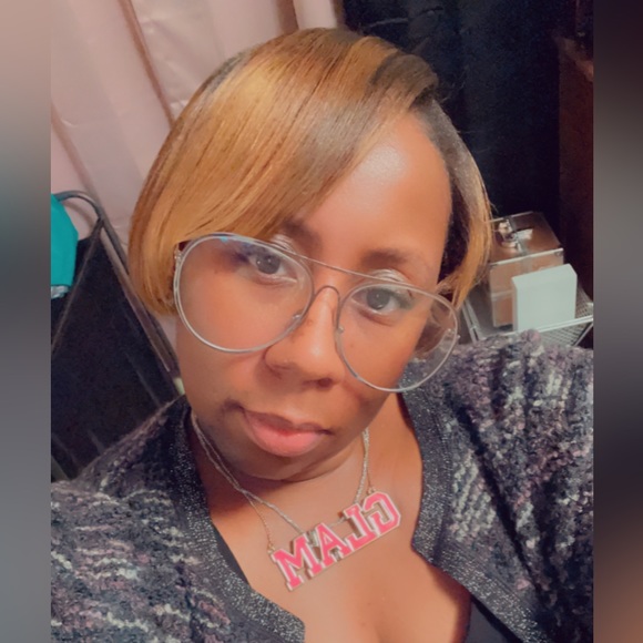 Meet your Posher, Kimberly - Picture 2 of 3